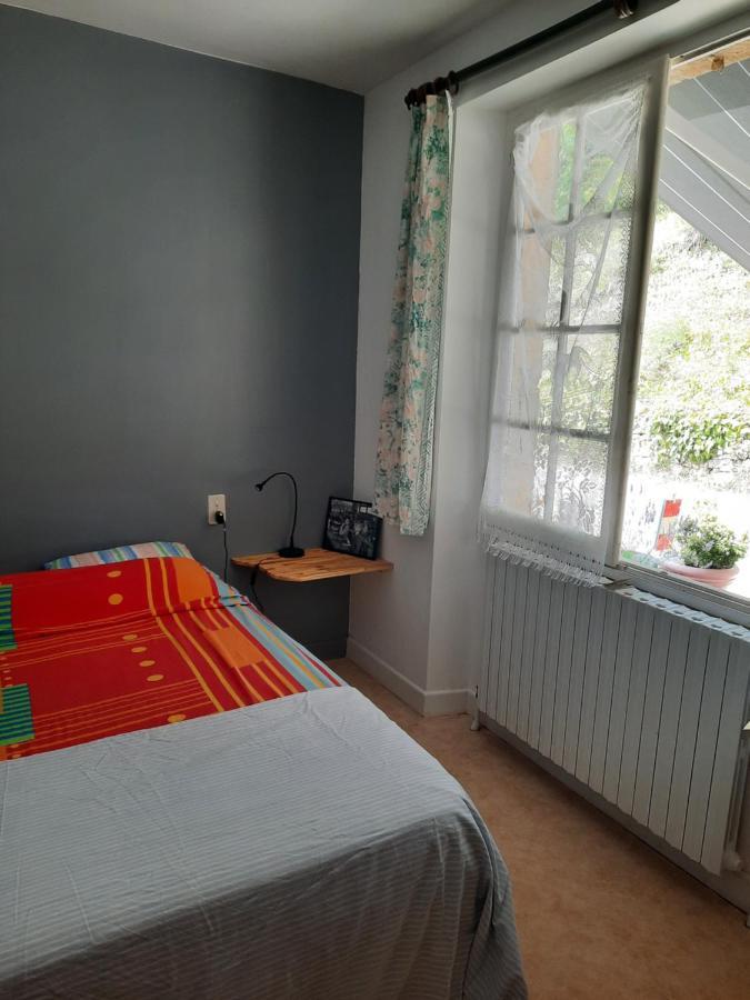 Les Coteaux De Planeze, Ideal Deplacement Pro, Chambres Individuelles Lit 160 Television Saint-Laurent-les-Tours Luaran gambar