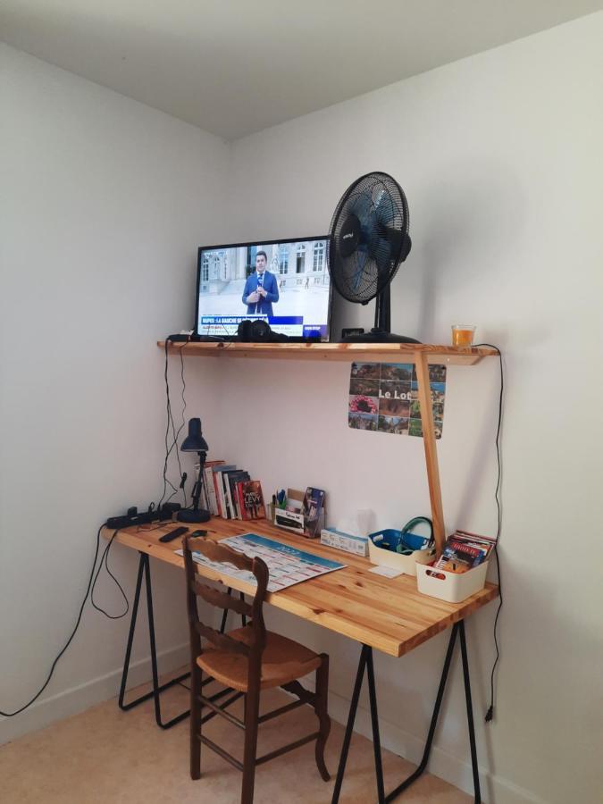 Les Coteaux De Planeze, Ideal Deplacement Pro, Chambres Individuelles Lit 160 Television Saint-Laurent-les-Tours Luaran gambar