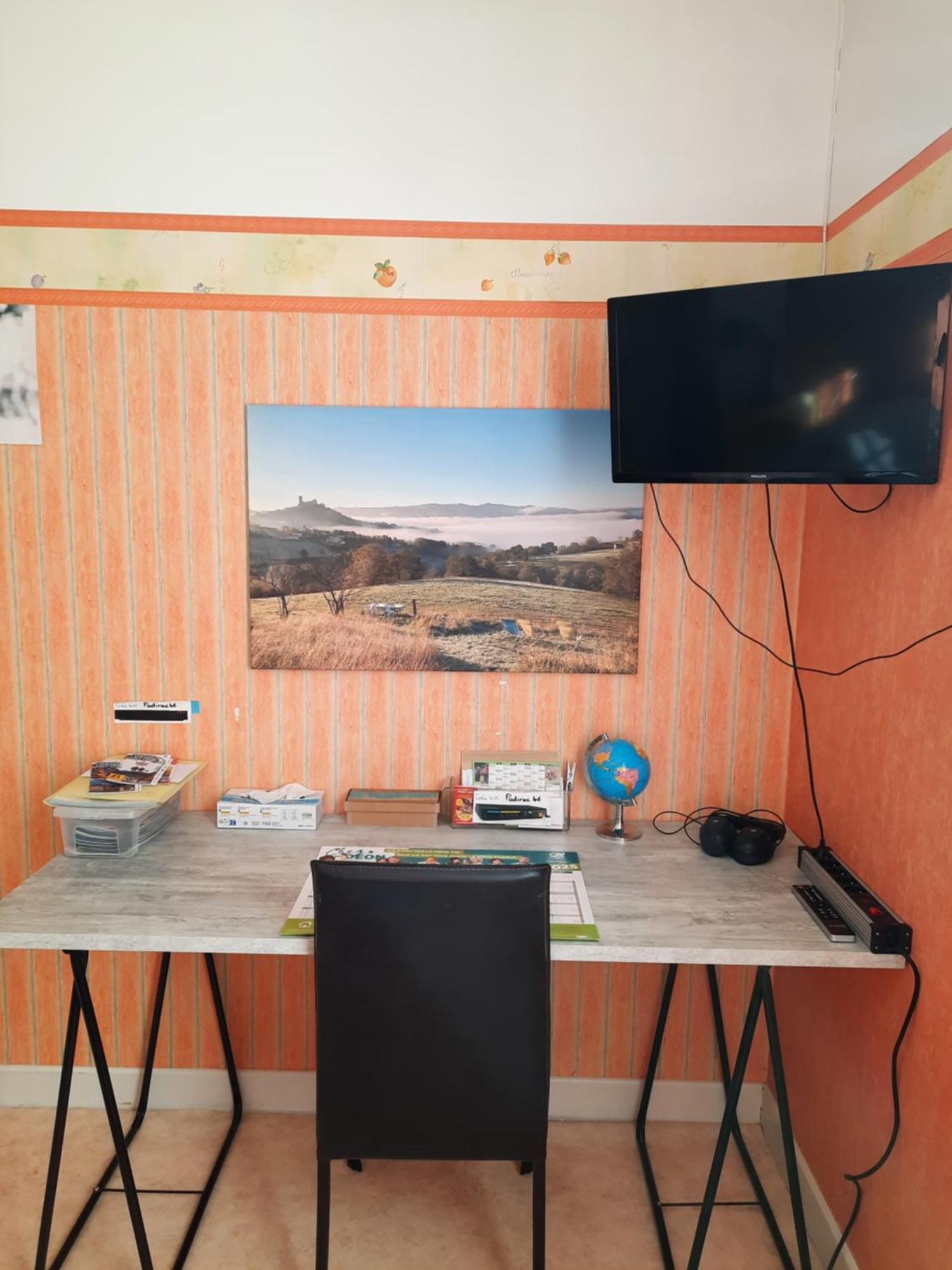 Les Coteaux De Planeze, Ideal Deplacement Pro, Chambres Individuelles Lit 160 Television Saint-Laurent-les-Tours Luaran gambar